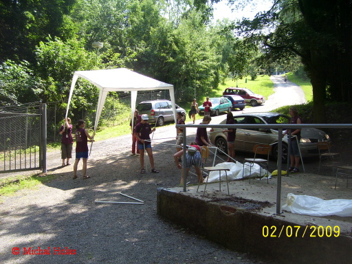 033  Jeden u  je hotov